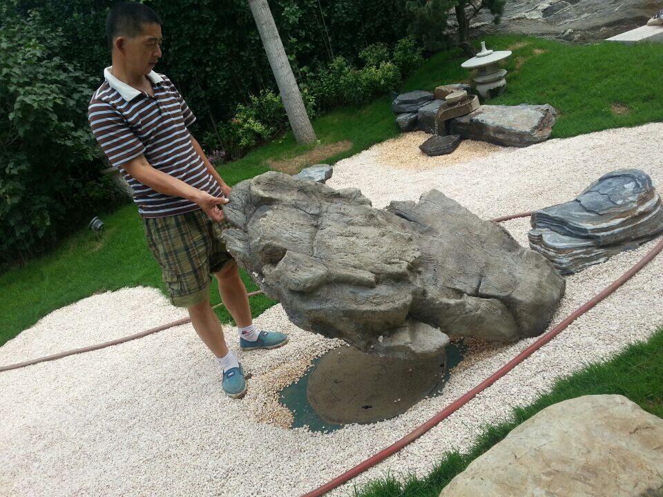 專業設計仿石井蓋、仿真假山制作園林景觀