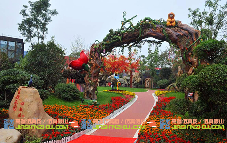 仿真樹生態(tài)景觀大門.jpg 仿真樹生態(tài)景觀大門