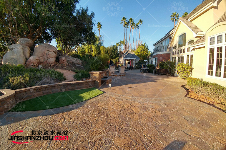 塑石假山.jpg 塑石假山