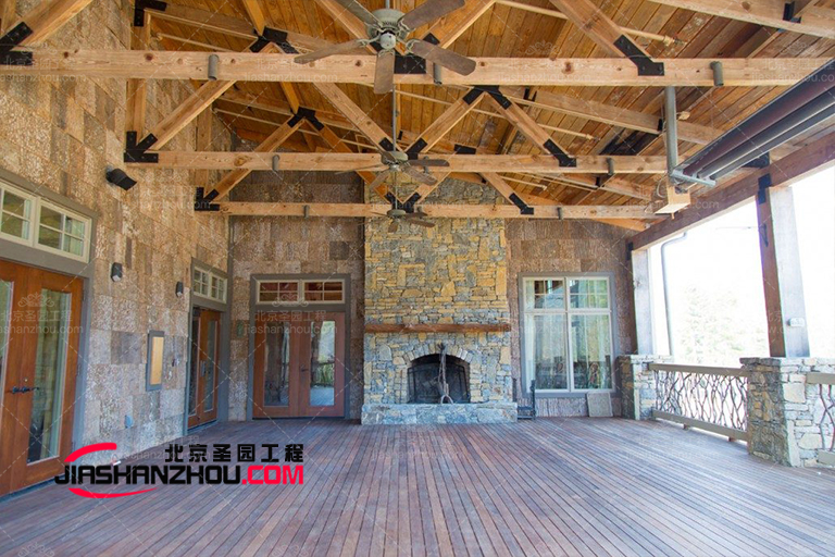 仿真木質洞穴酒店