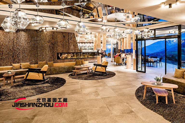 仿真洞穴木質酒店