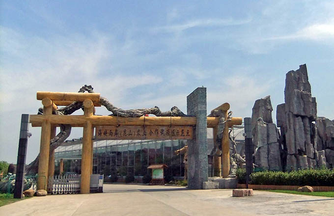 仿真樹大門.jpg 仿真樹大門