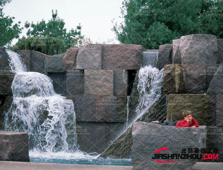 塑石假山.jpg 塑石假山